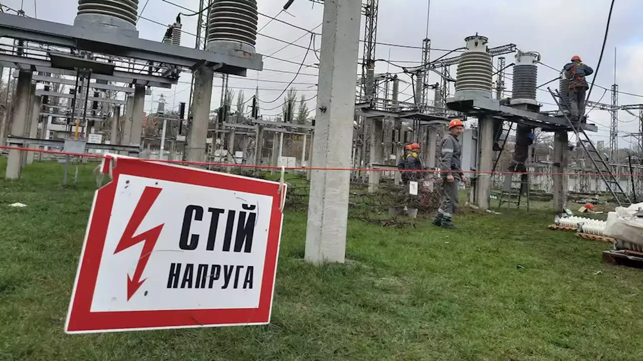 REPORTAGE. Guerre en Ukraine : 'On a le sentiment d'être utiles', confient des électriciens qui réparent les infrastructures bombardées par les Russes