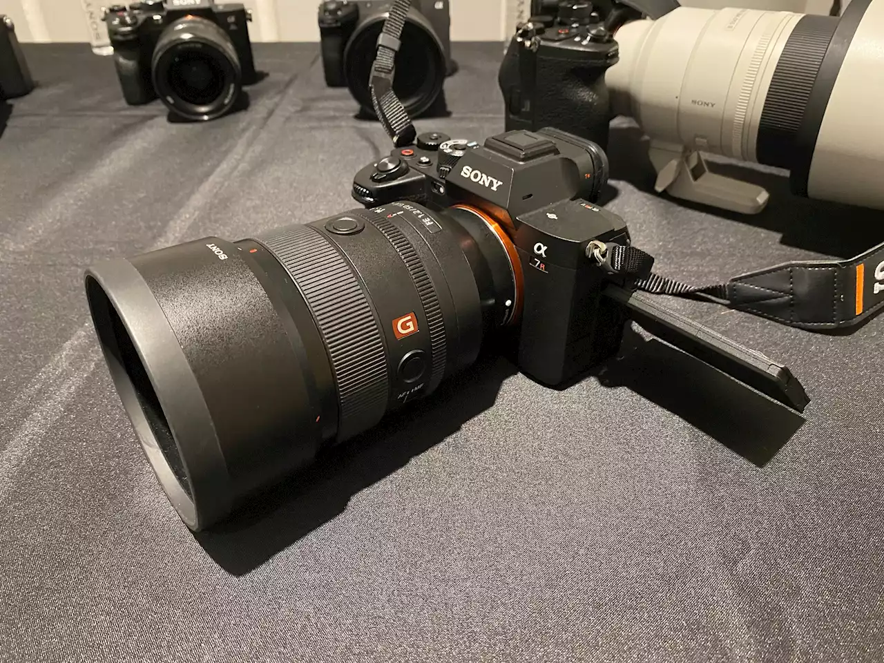 Prise en main du Sony A7R V : un appareil photo professionnel paradoxalement idéal pour les débutants