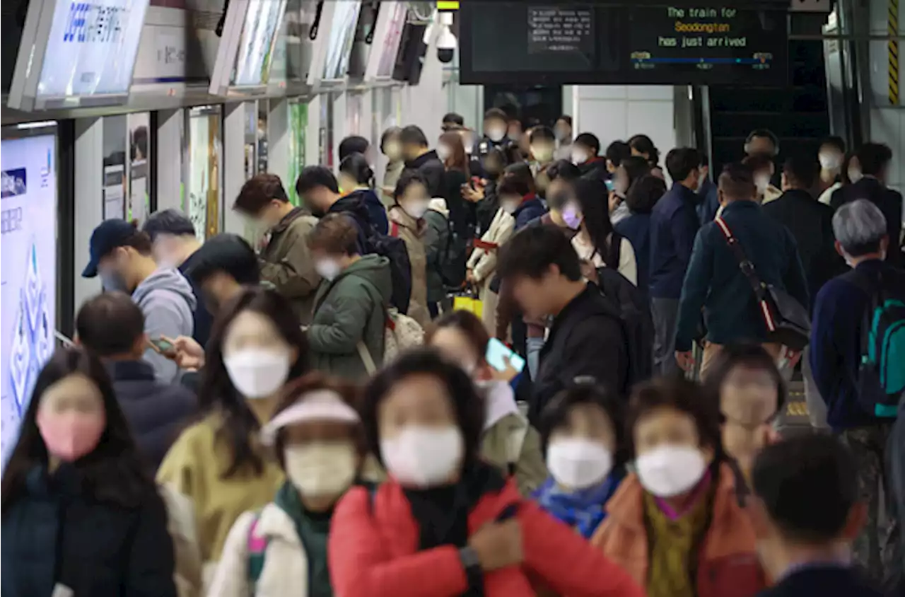 이태원 참사 여파?…1호선 탈선 사고로 혼잡하자 '통제해달라' 신고 12건