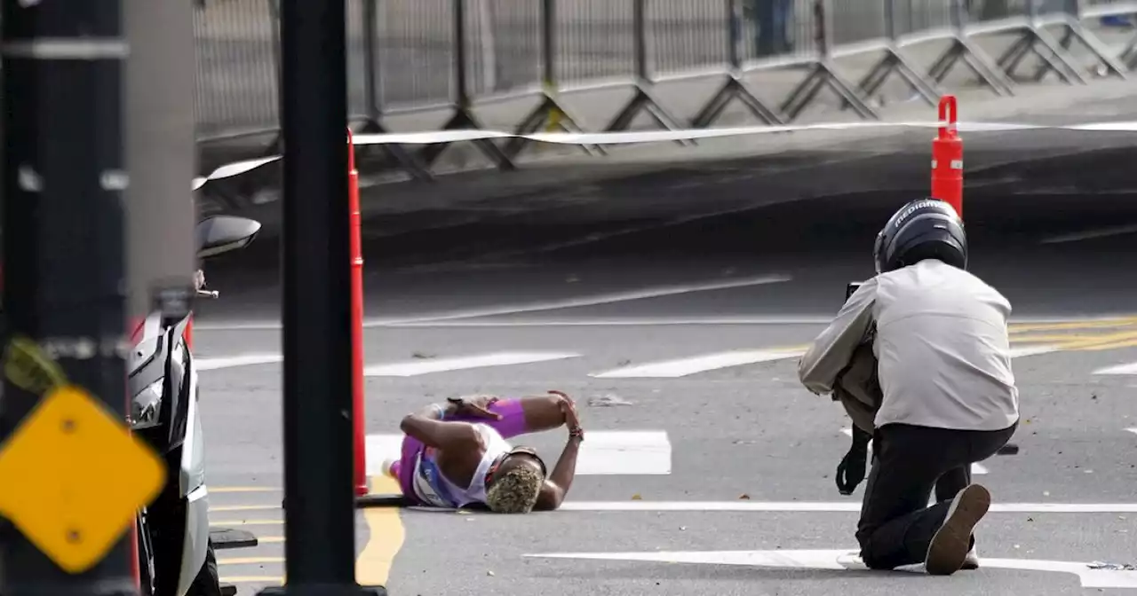 Runner collapses in 21st mile of NYC Marathon after starting at blistering pace