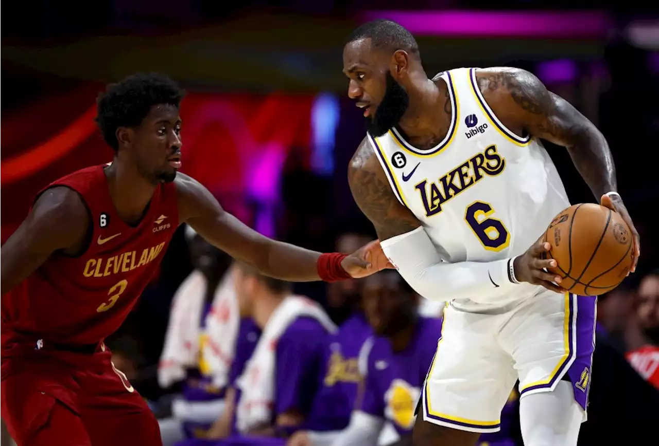 Lakers fade in second half in loss to Cleveland Cavaliers