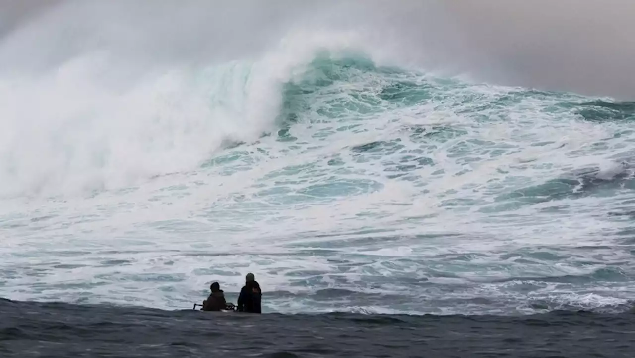 [VIDEO] Pays basque : pourquoi des centaines de personnes attendent face à l'océan aujourd'hui