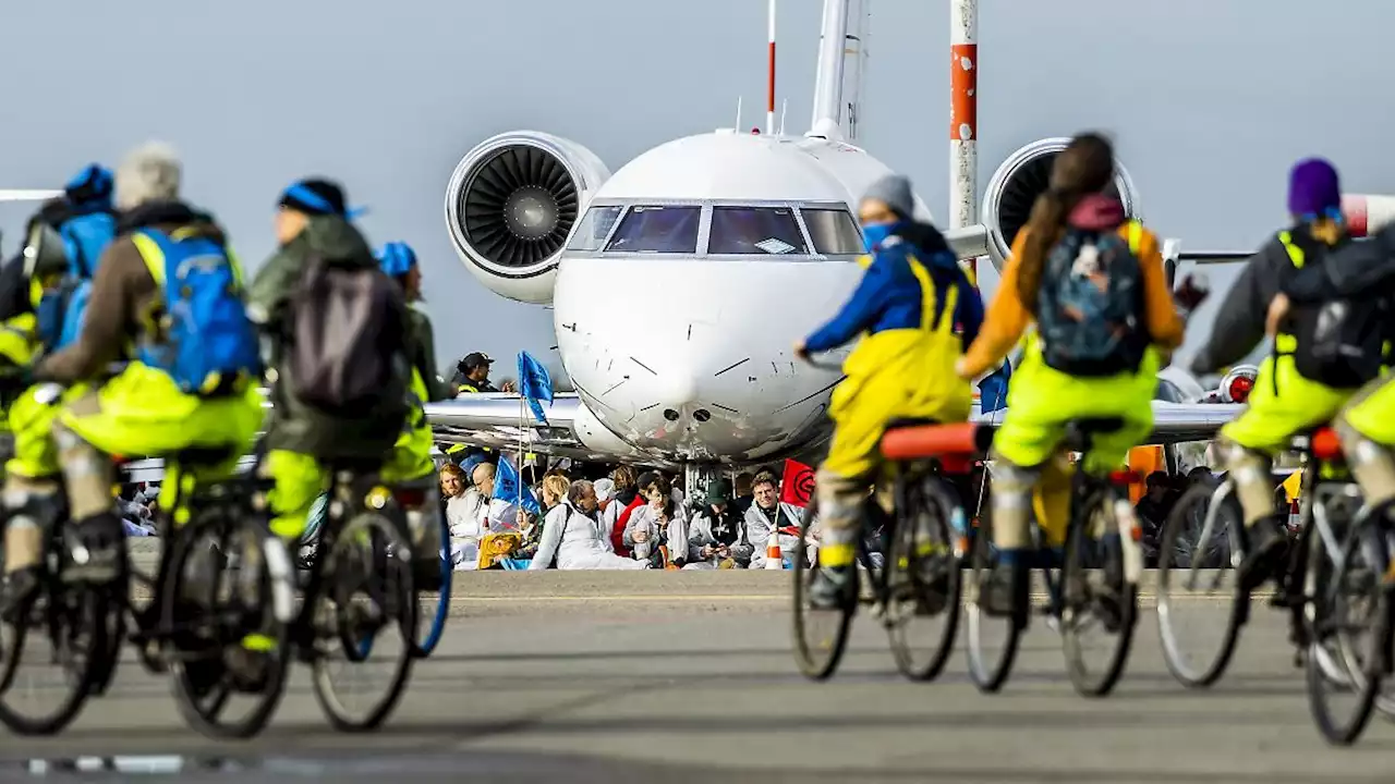 Klimaaktivistin schließt Blockade deutscher Flughäfen nicht aus