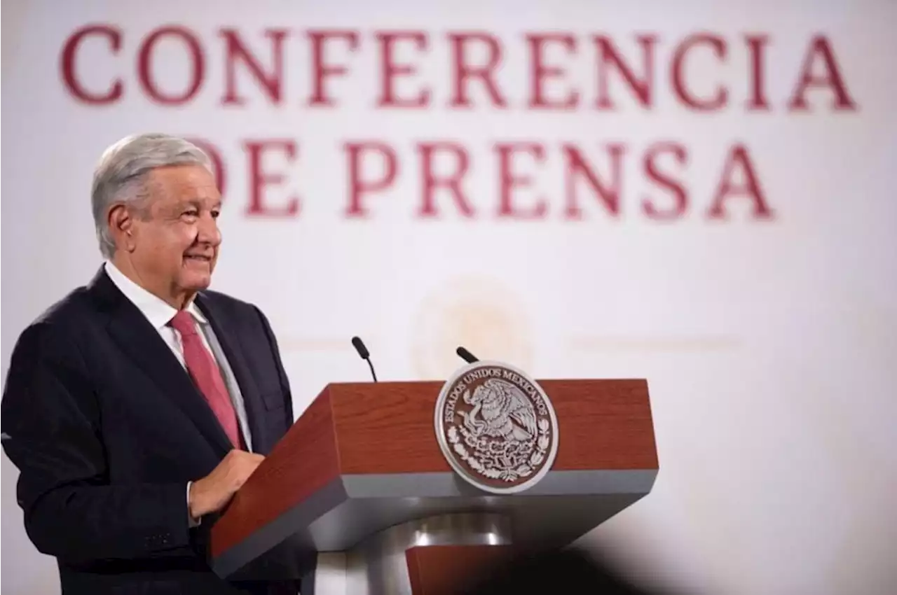 AMLO pide permitir marcha a favor del INE, aunque la descalifica