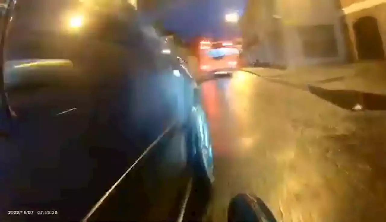 Near Miss of the Day 832: Undertaking driver almost takes out cyclist's front wheel