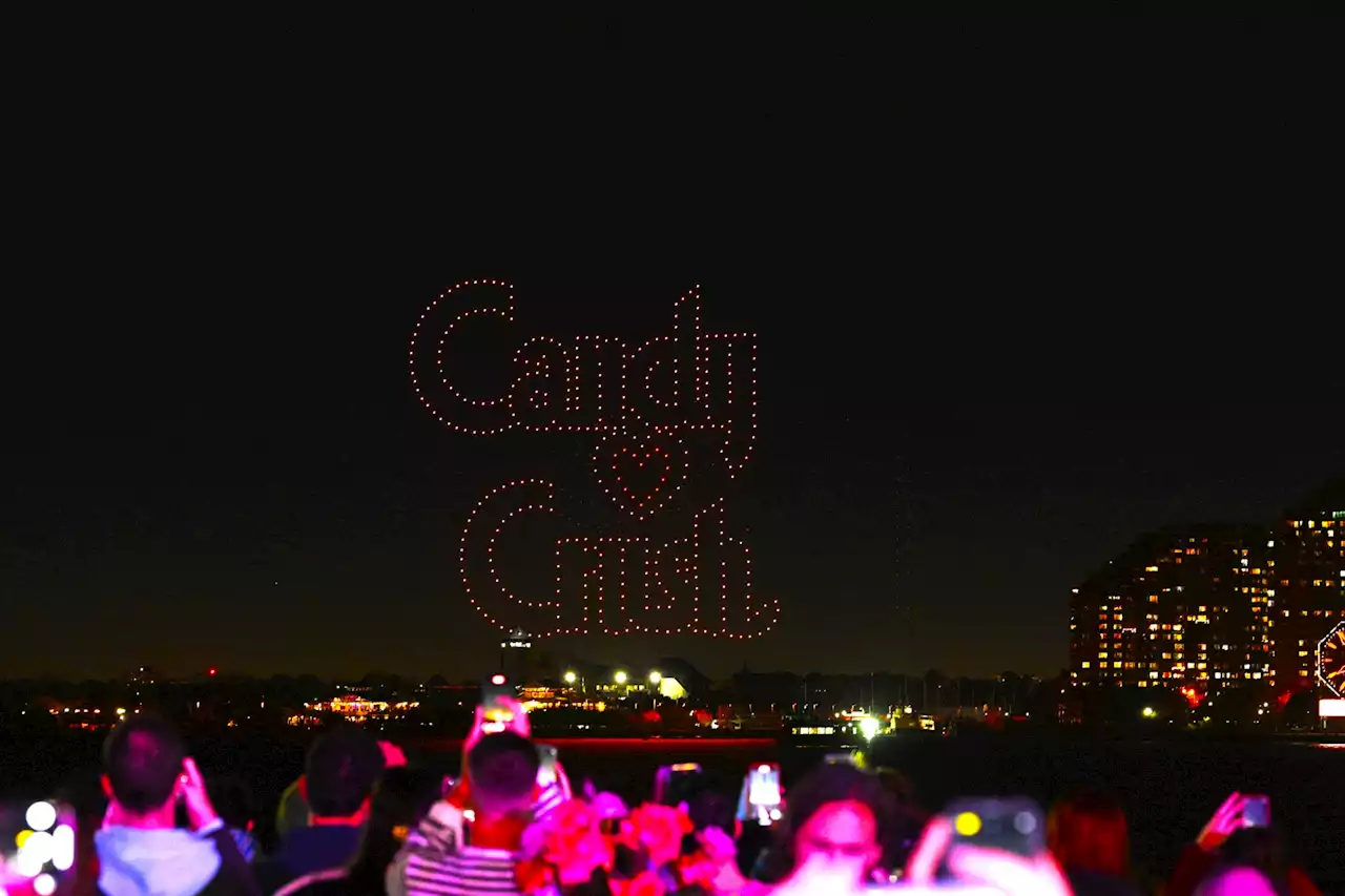 VIDÉO - 'Candy Crush' : 500 drones déployés dans le ciel de New York pour les dix ans du jeu