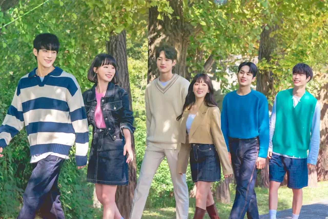 “New Love Playlist” Cast Basks In Their New And Exciting Campus Life In Adorable Group Poster