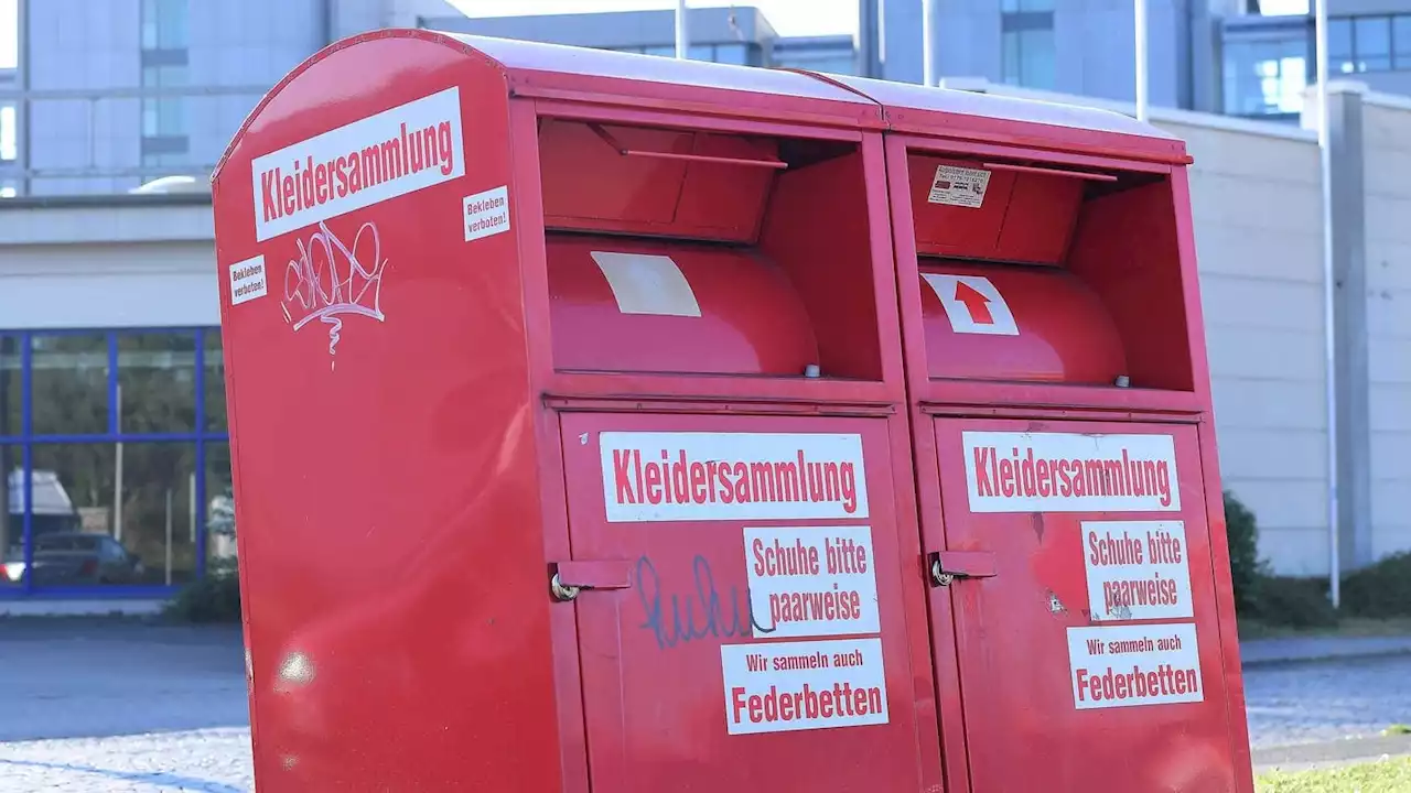 Wohl in der Klappe stecken geblieben – Frau tot im Container für Altkleider in Weinheim gefunden