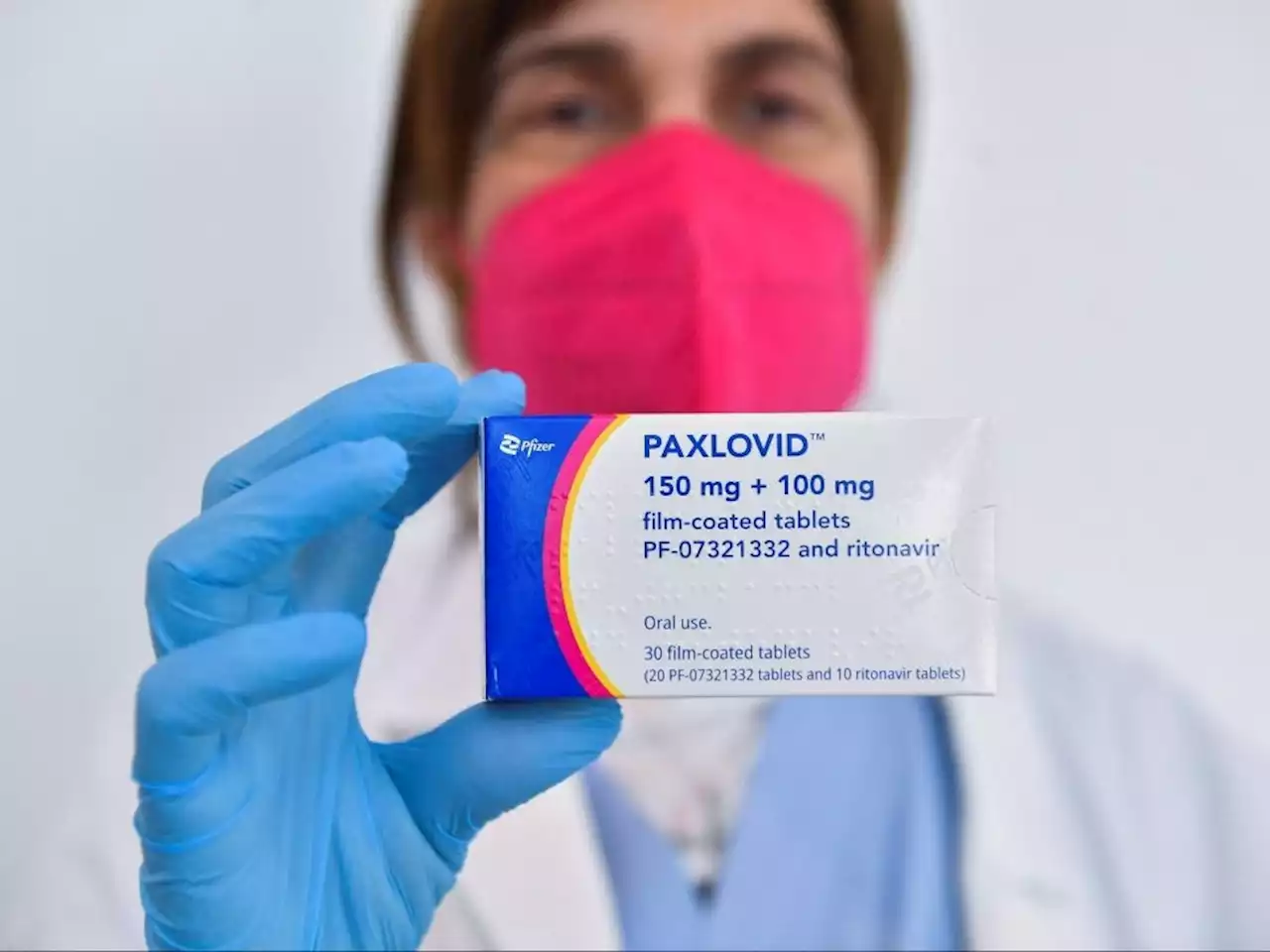 Ontario considering letting pharmacists prescribe Paxlovid for COVID-19