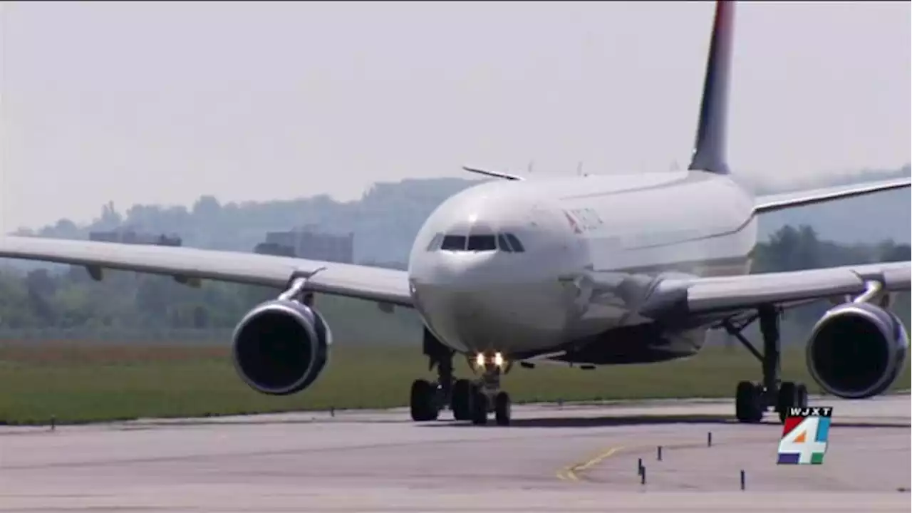 Will a potential strike by United, American and Delta pilots impact holiday travel?