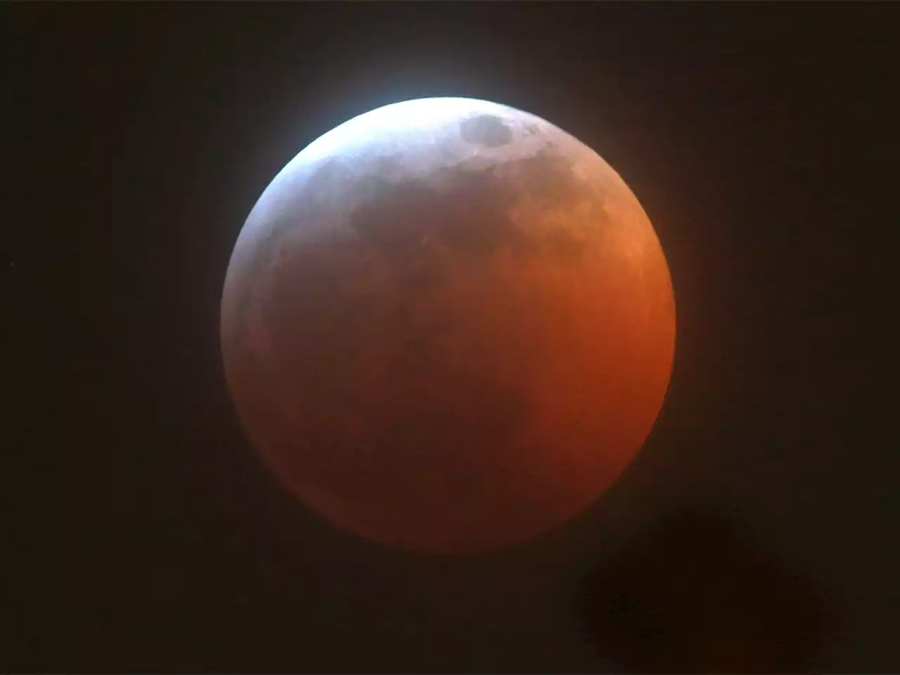 Blood moon to be visible over Calgary early Tuesday morning — weather permitting