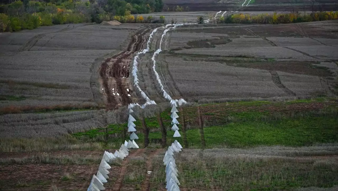 Ukraine-News: Russland baut Panzersperren bei Mariupol