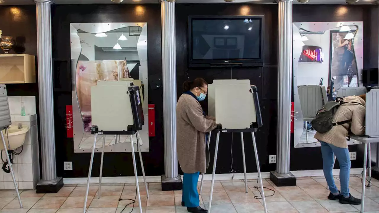 Polls open in Illinois as Election Day gets underway