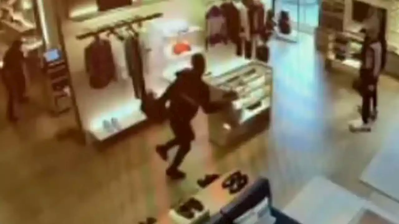 Man knocks himself out trying to flee store with luxury stolen goods, video shows