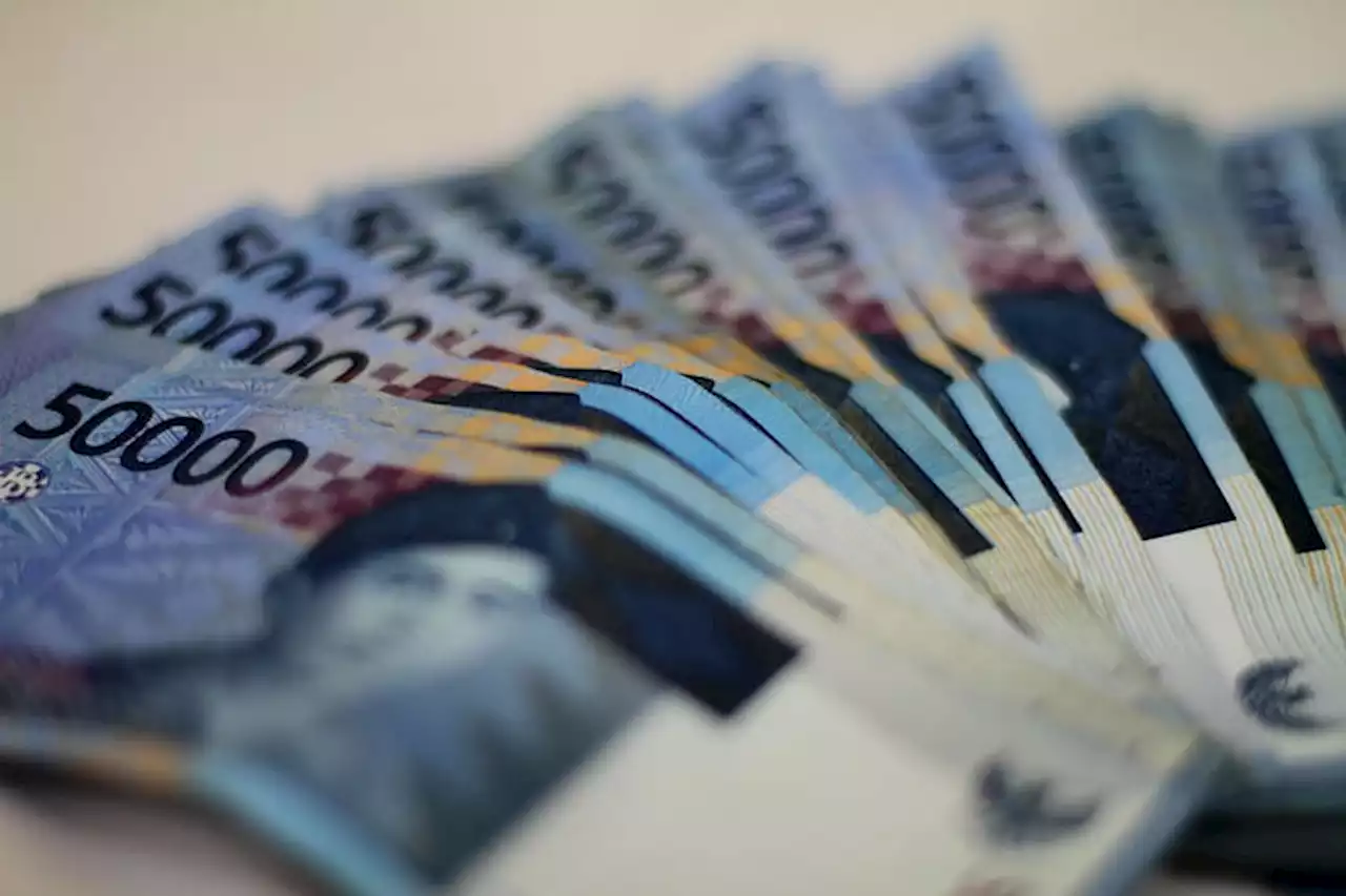 USDIDR Price News: Rupiah drops towards $15,700 despite upbeat Indonesia Consumer Confidence