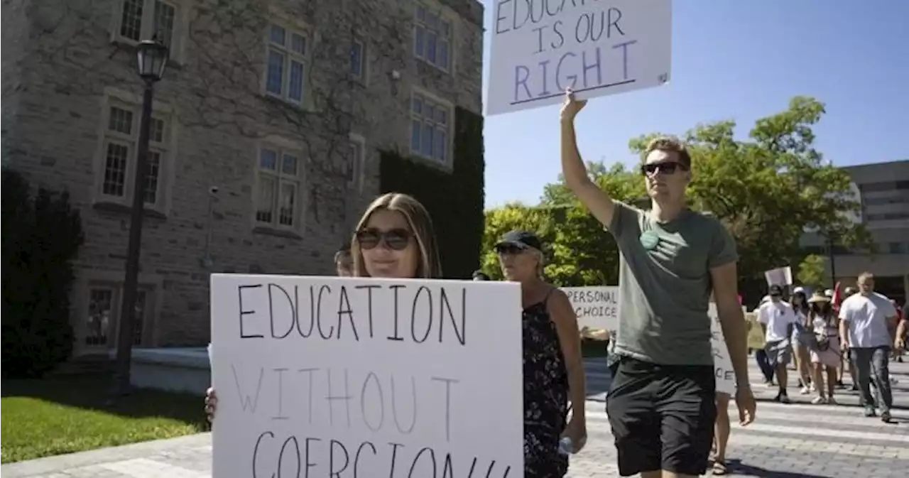 University of Waterloo brings back mask mandate in indoor instructional areas | Globalnews.ca