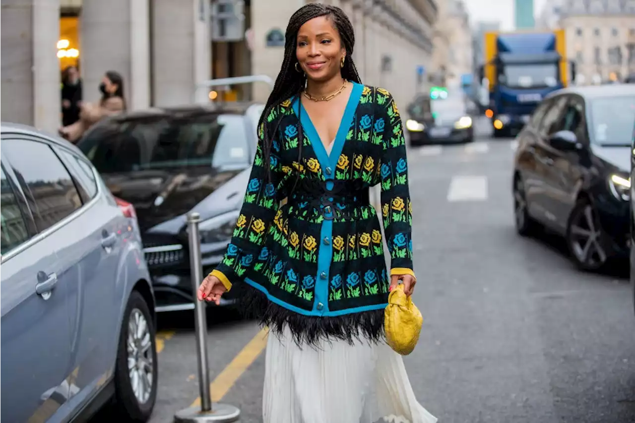 Cardigan + Skirt + Knee-High Boots=Your November Outfit Formula