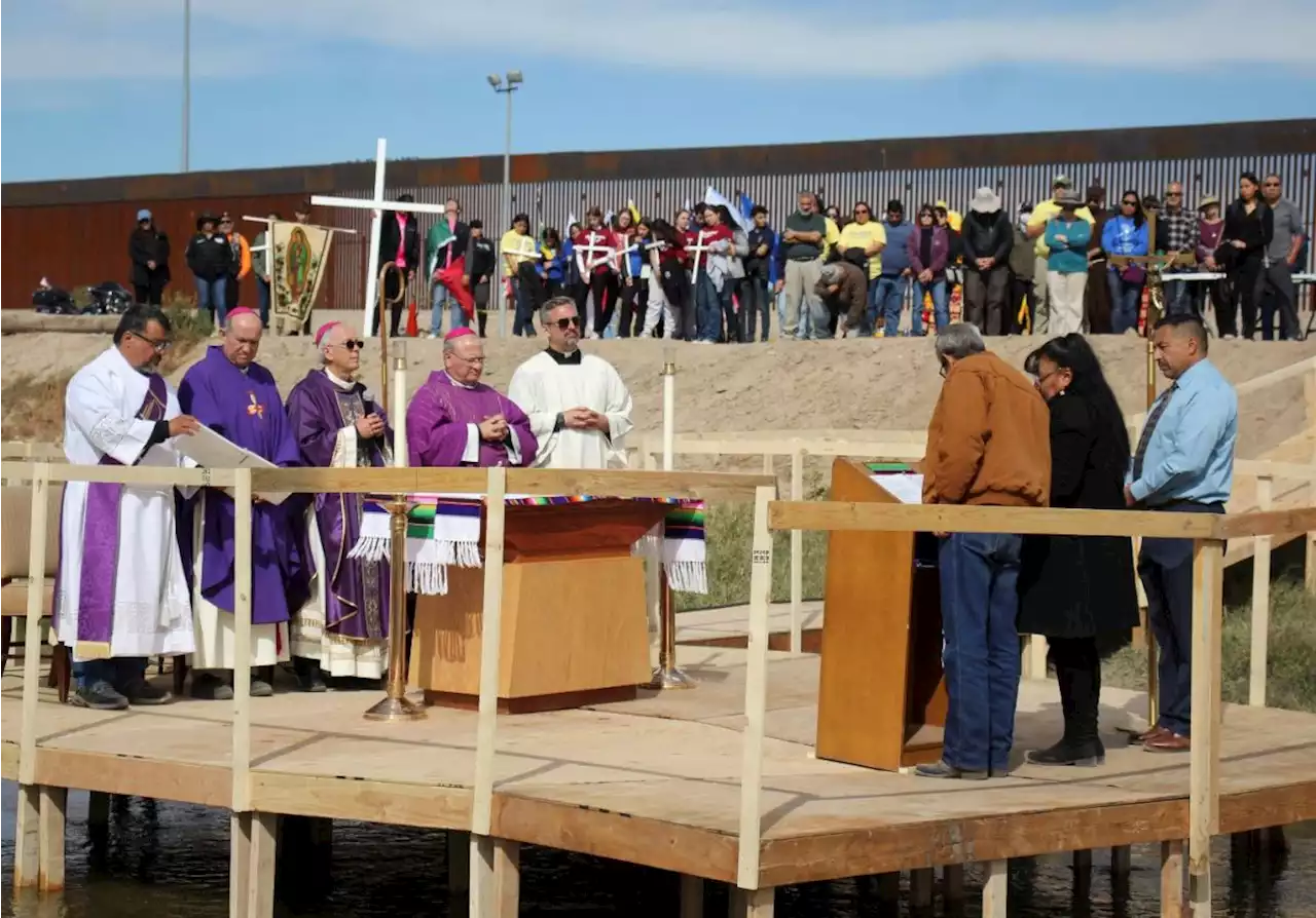 At border Mass above the Rio Grande, migrants who died are remembered