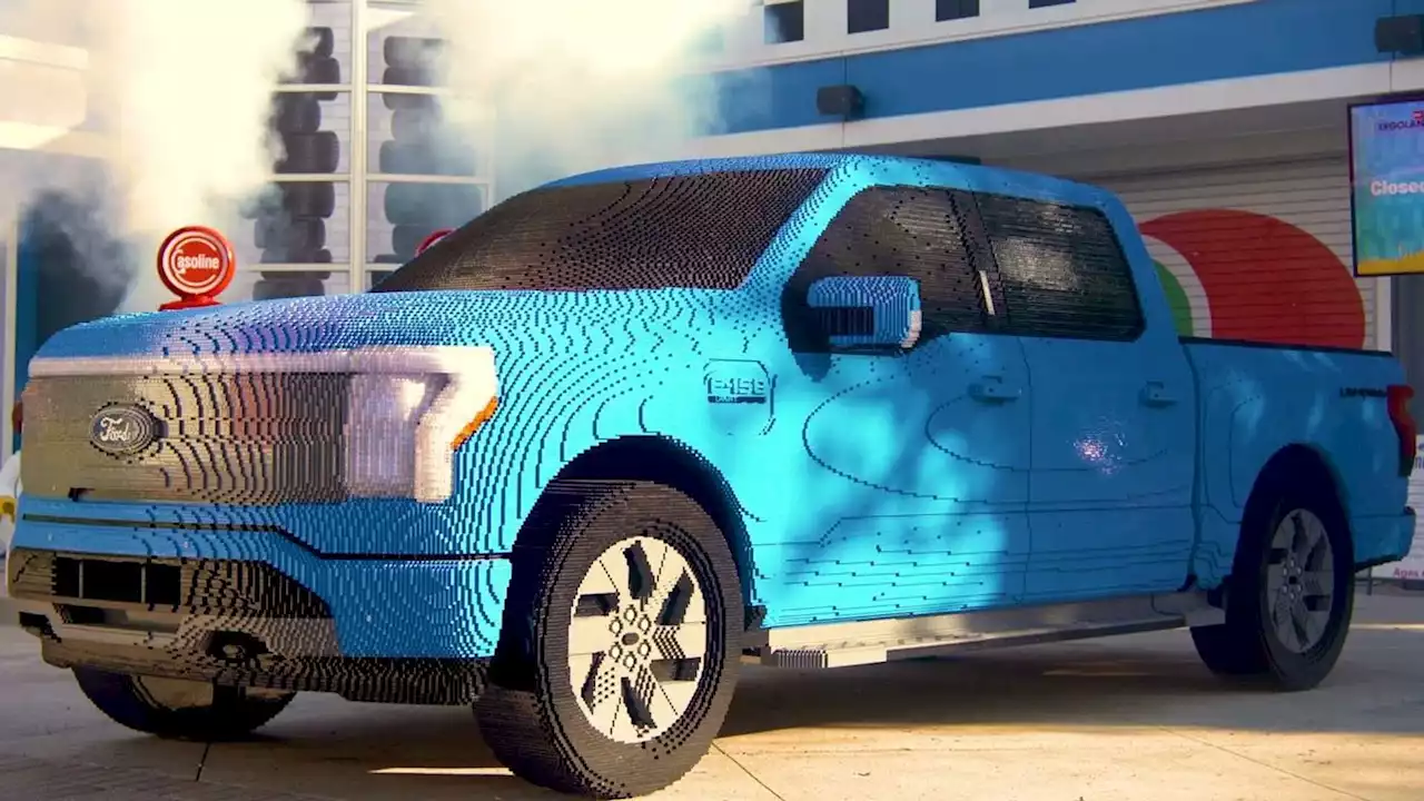 Ford F-150 Lightning 1:1 Replica Is Made Of 320,000 Lego Bricks