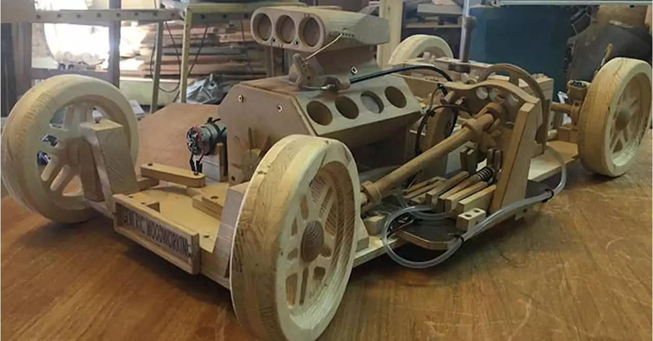 High Schooler Builds Fully Functional Wooden Car Model in 300 Hours for Physics Project