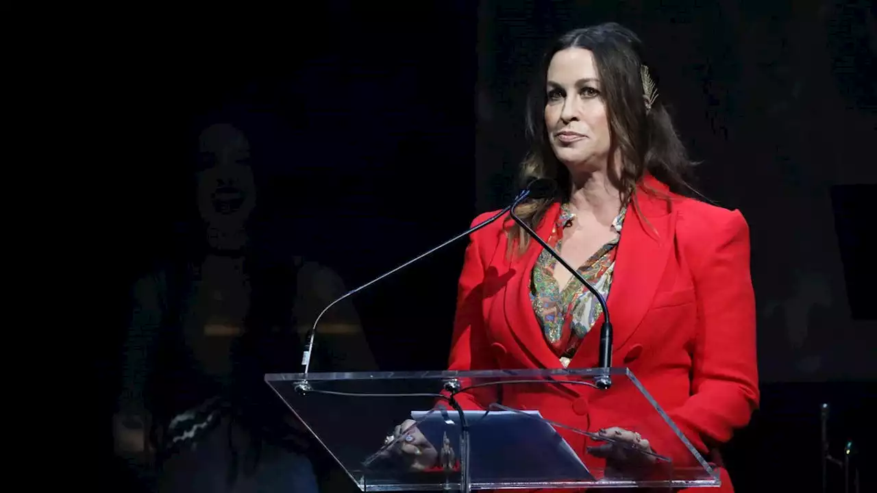 Alanis Morissette Skipped Rock & Roll Hall of Fame Ceremony, Thinks We Oughta Know Why