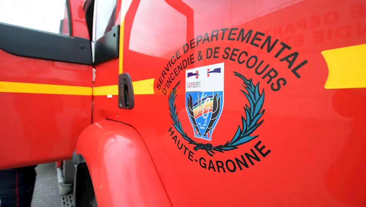 Haute-Garonne : un camion se renverse, l'autoroute A64 coupée