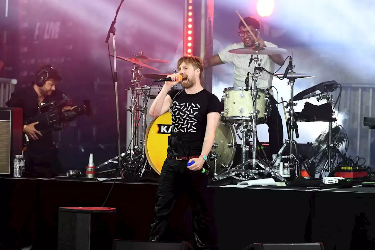 Kaiser Chiefs: fans accuse Ricky Wilson of ‘forgetting lyrics’ at London gig