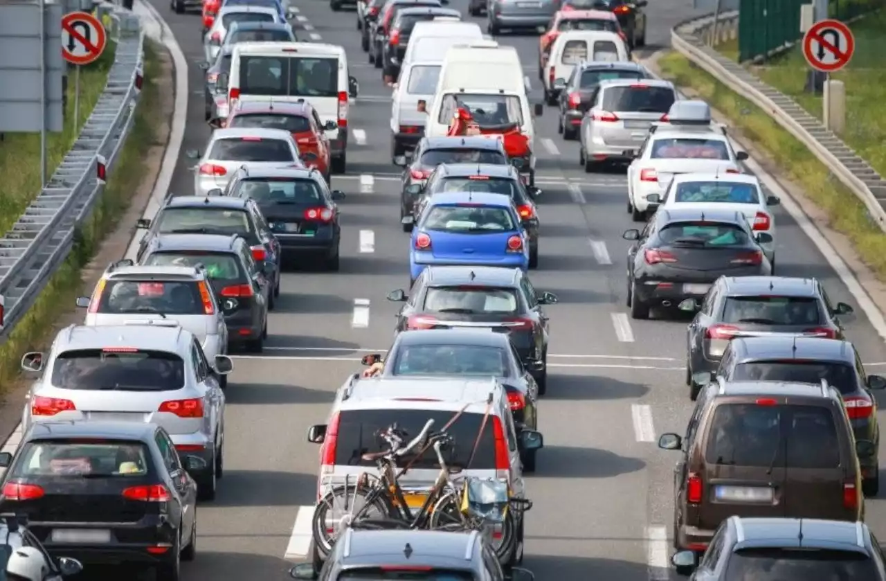 Gros bouchons sur l'autoroute A1 entre Lille et Phalempin, dans les deux sens