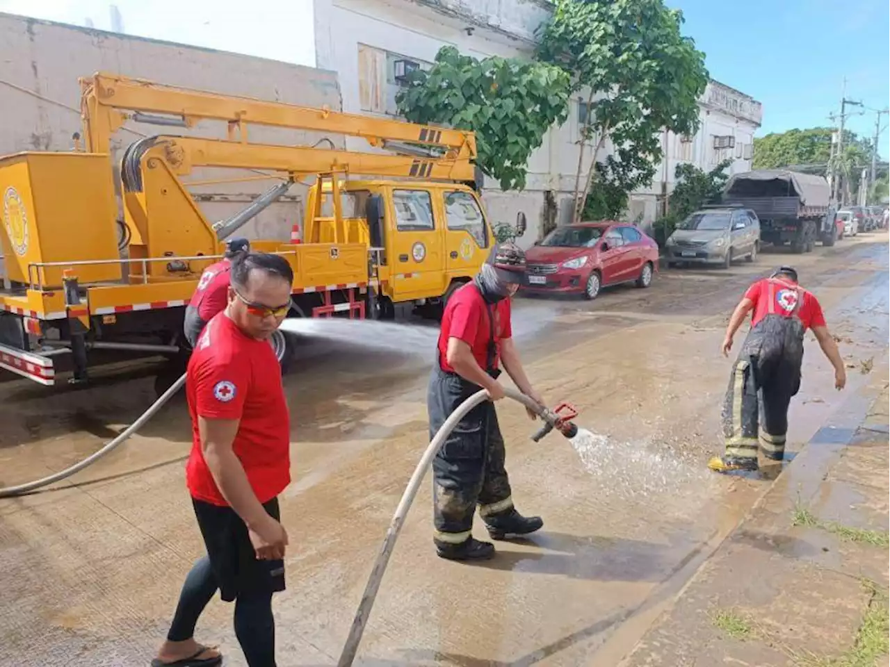 PH Red Cross conducts cleaning operations in 'Paeng'-hit schools in Laguna