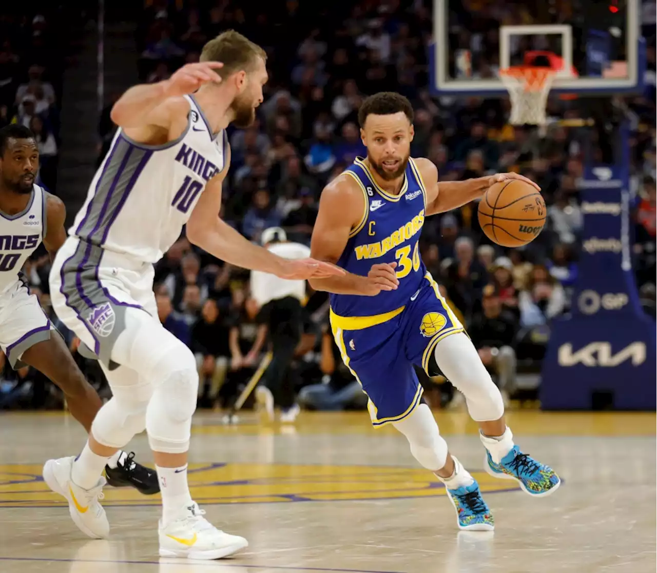 Stephen Curry, Andrew Wiggins power Warriors in fourth to squeak out win, snap losing skid