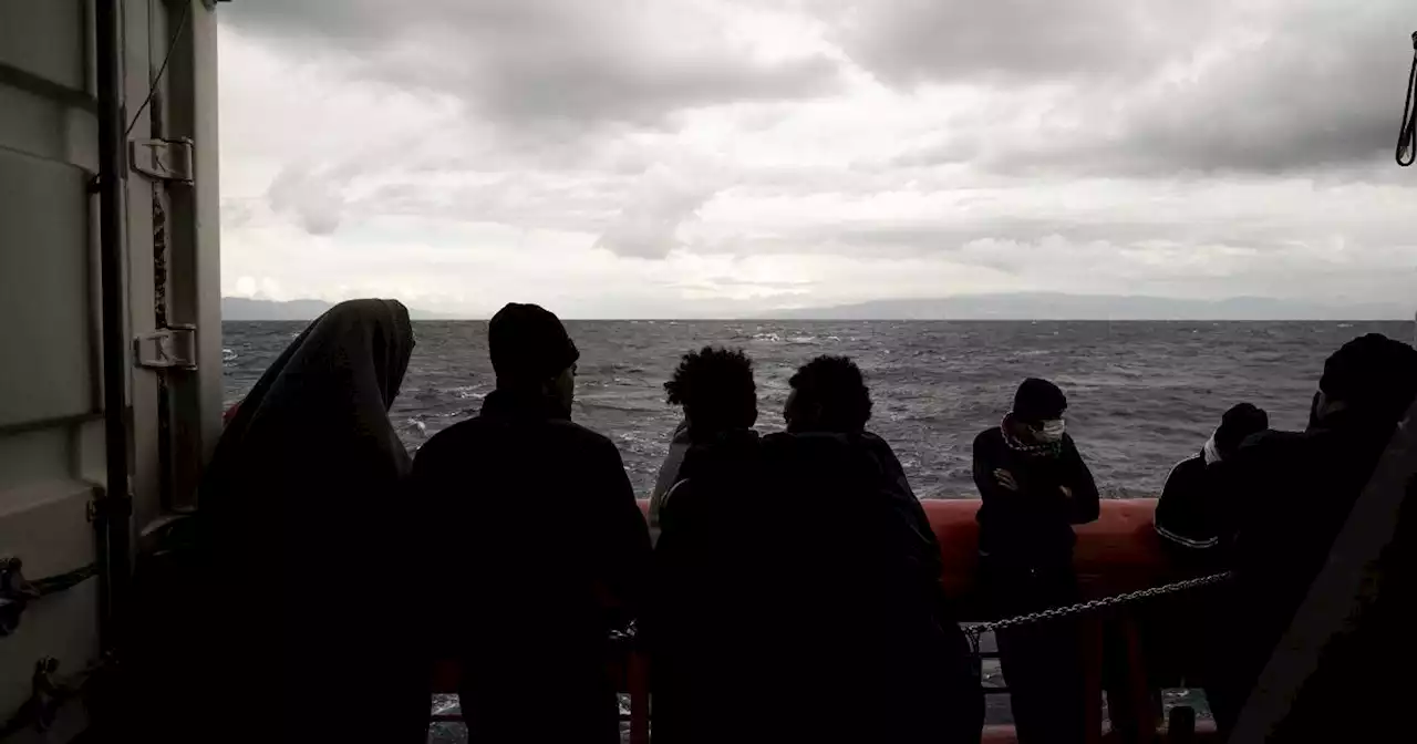 Ocean Viking verso Marsiglia, a Catania sciopero della fame sulla Humanity