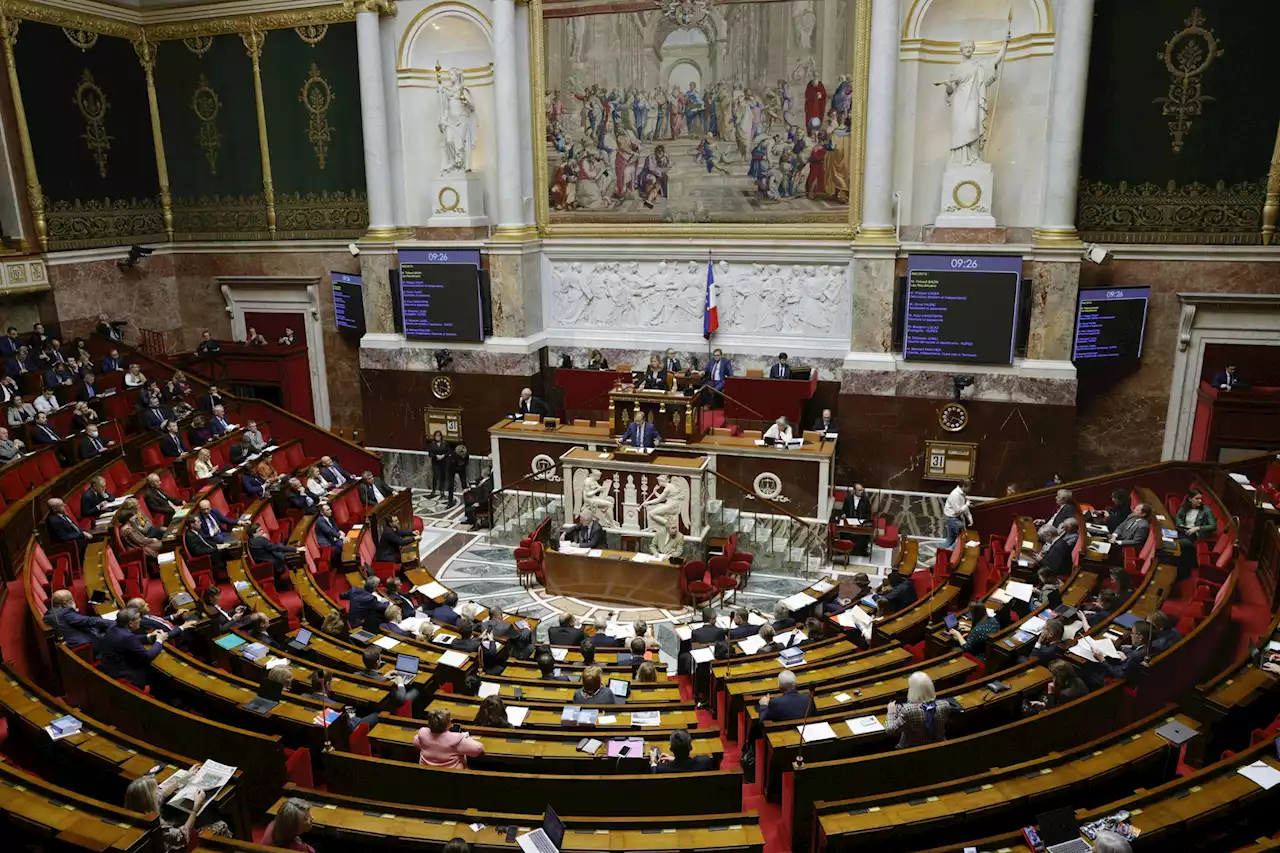 Retraites, immigration, écologie : comment des députés Renaissance tentent de séduire les élus Les Républicains