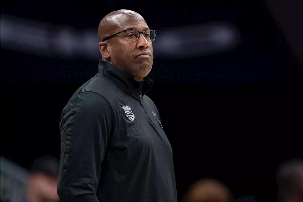 No-call on Klay has Mike Brown, Kings absolutely furious