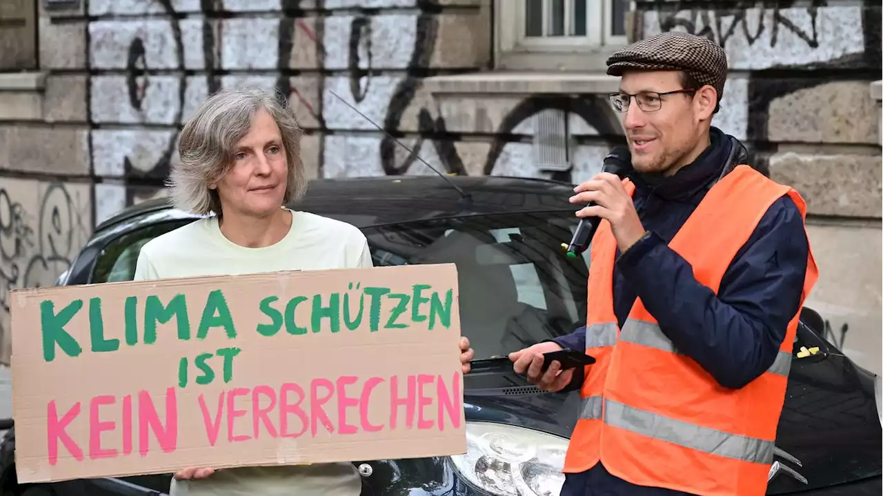 Verkehr in Berlin und Stuttgart blockiert: Klimaaktivisten wegen Nötigung zu Geldstrafen verurteilt