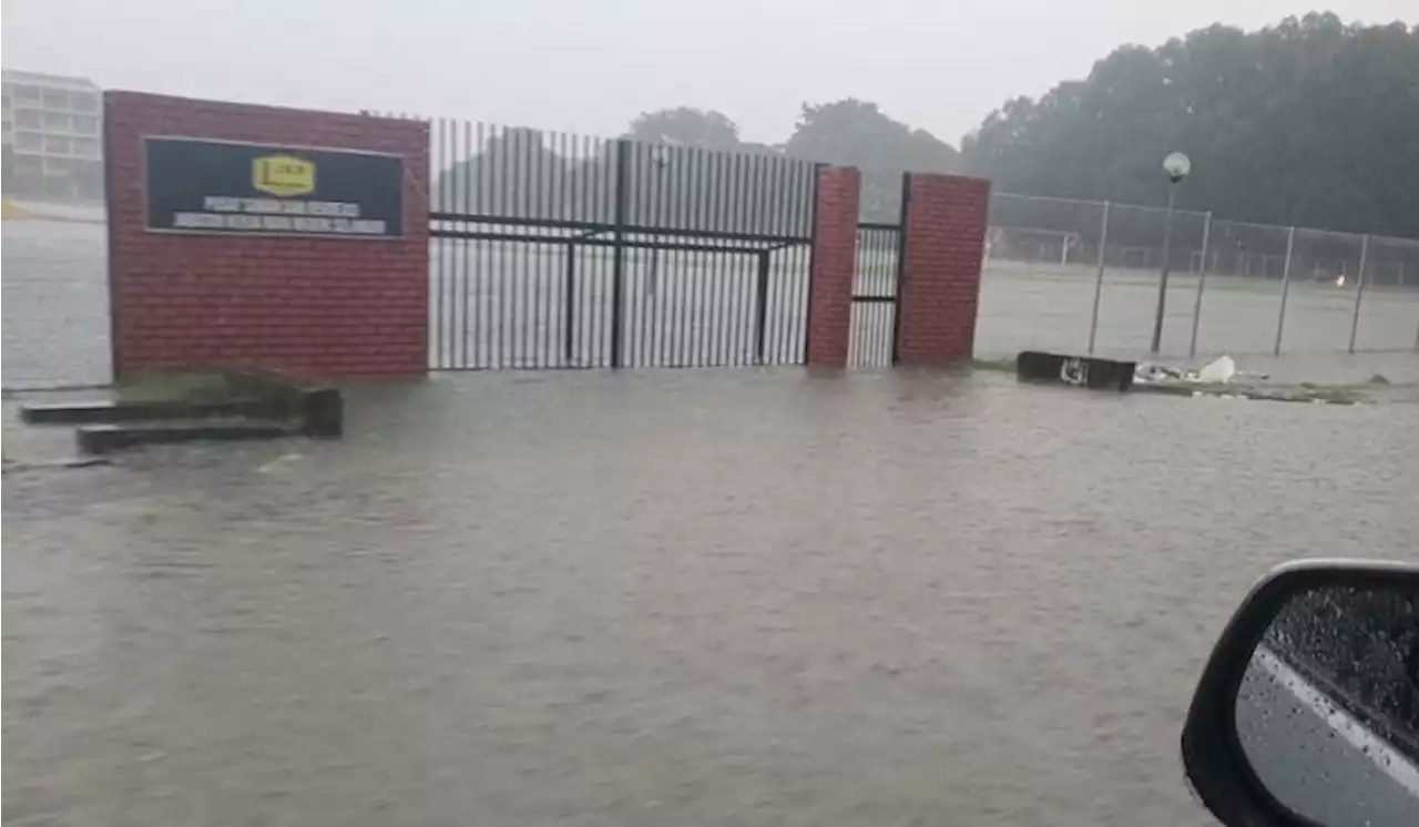 Floods In Parts Of Shah Alam, Two Selangor Rivers Breach Danger Level | TRP