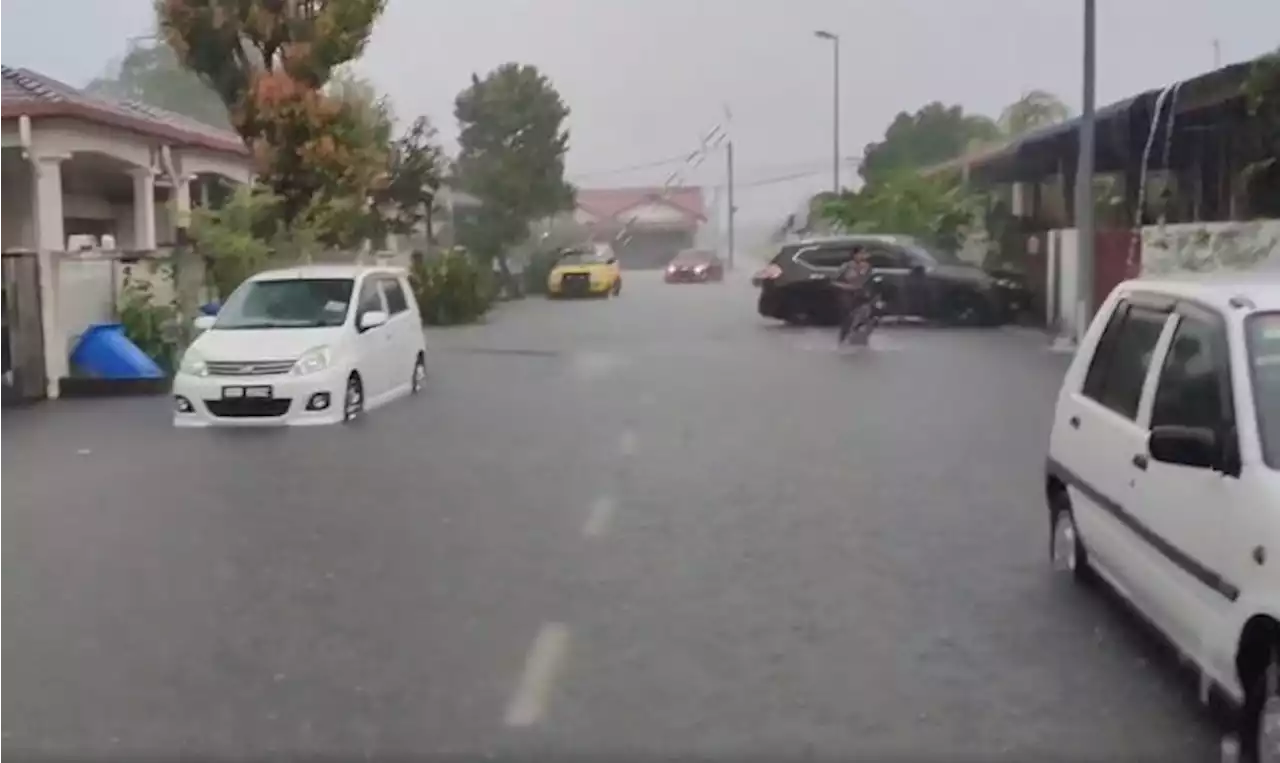 Beberapa kawasan di Shah Alam mulai banjir