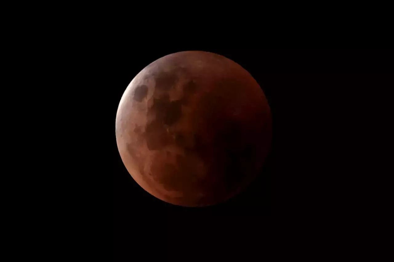 See stunning photos of the last total lunar eclipse until 2025