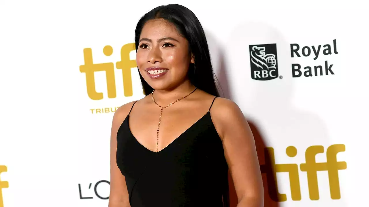 Como Victoria Beckham, Yalitza Aparicio lleva un seductor vestido lencero con encaje