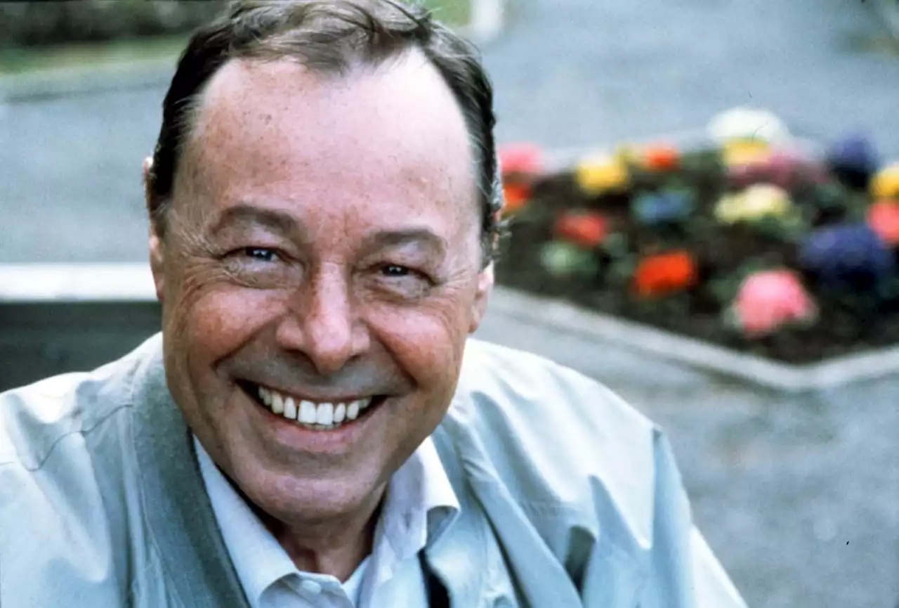 Eastenders actor Bill Treacher who played Arthur Fowler dies aged 92, family confirm