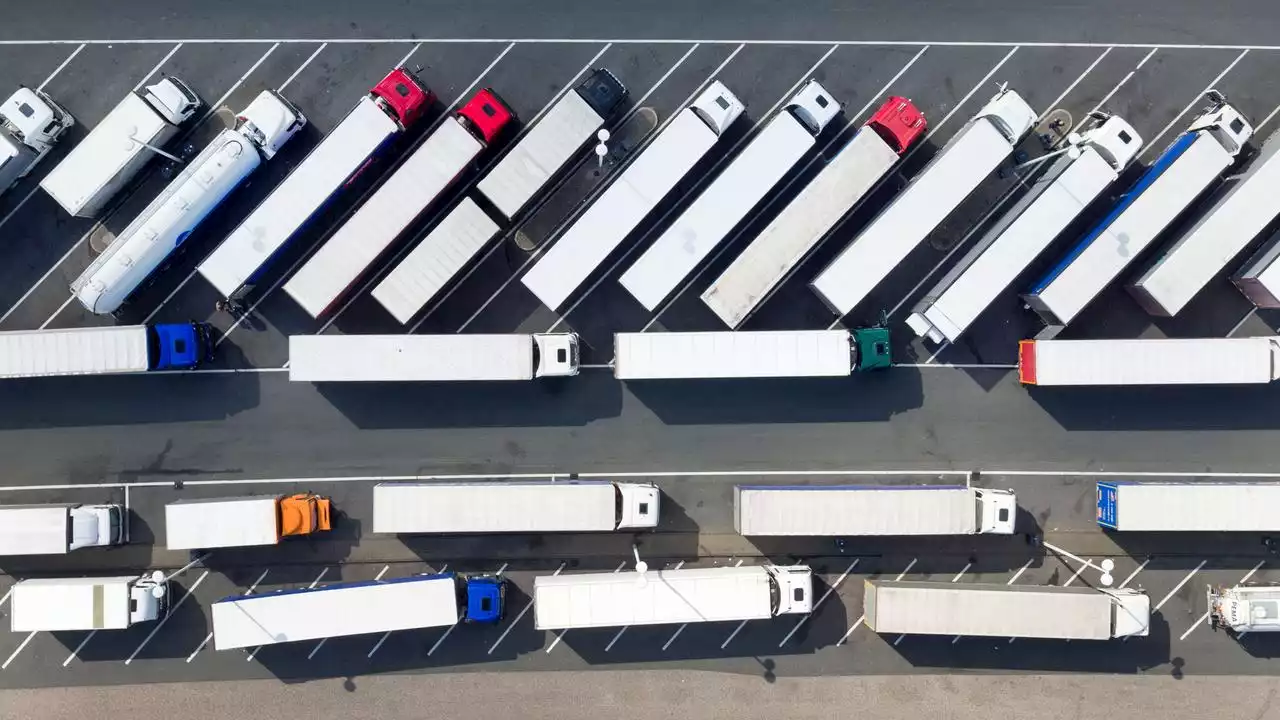 ADAC-Test: Gefährliche Lkw-Falschparker