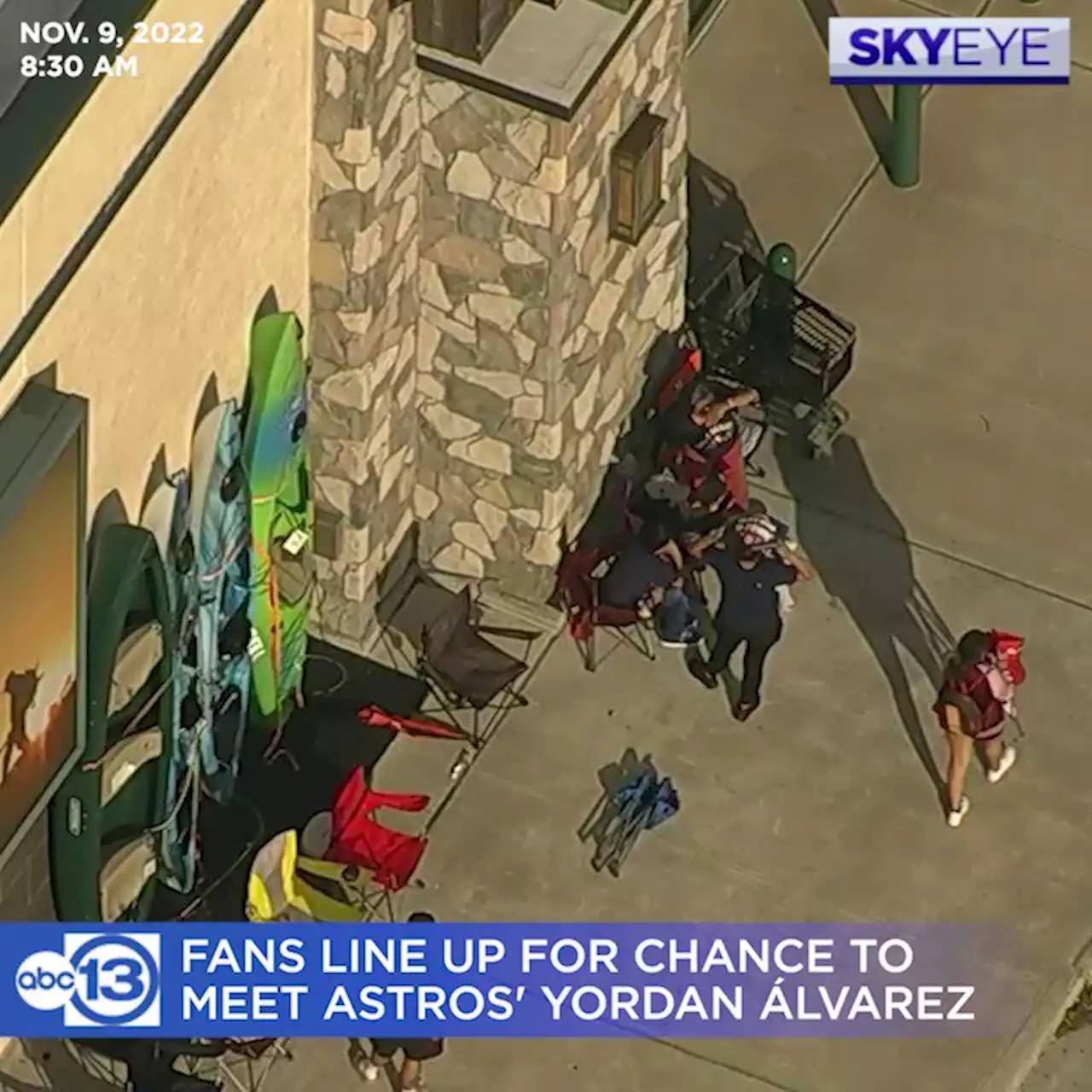 Fans line up outside overnight for chance to meet Astros stars Yordan Álvarez and Cristian Javier