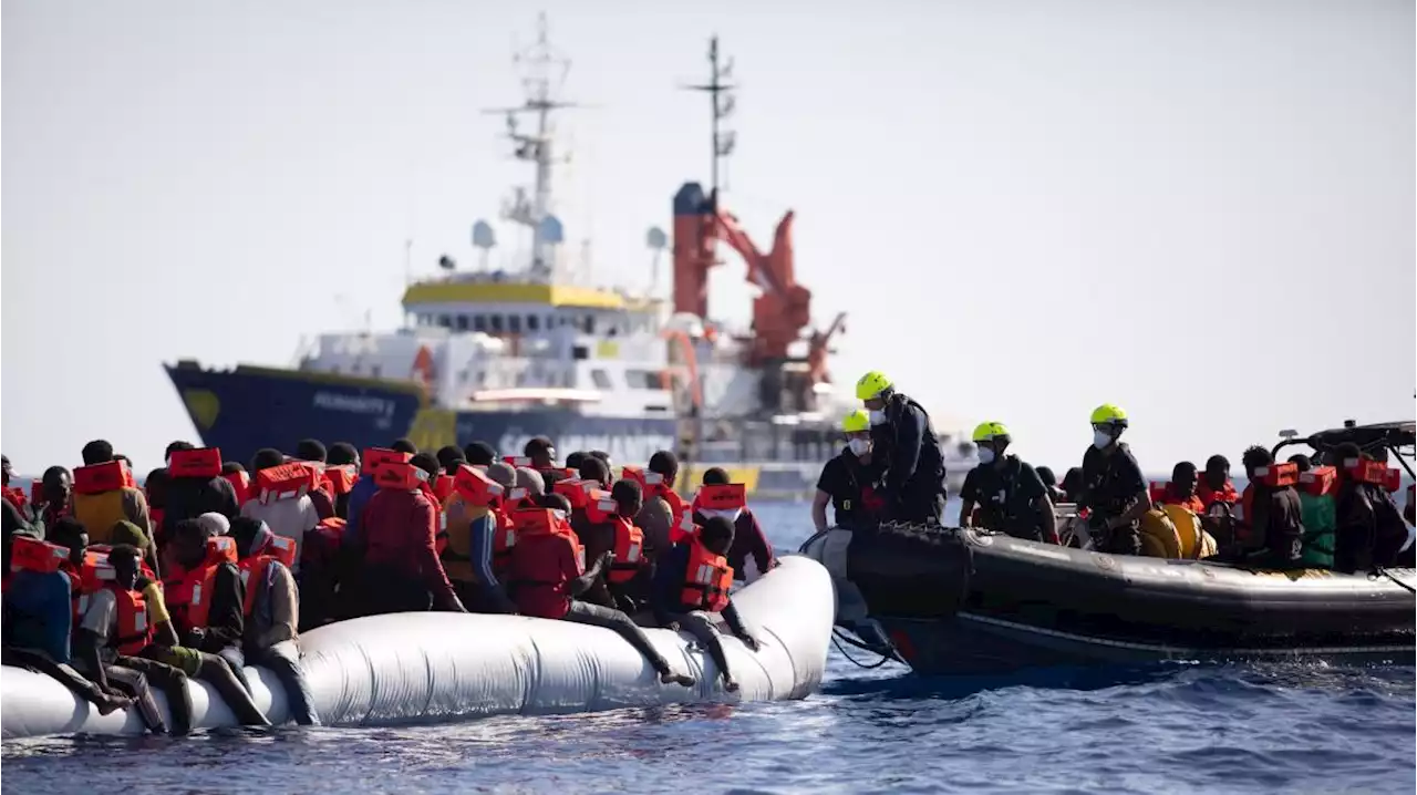 Vor Catania verschärft sich die Situation der Migranten