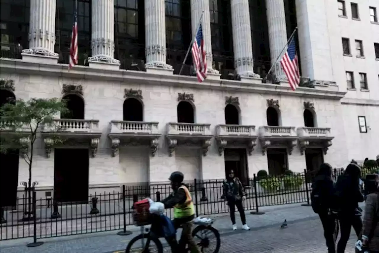 Wall Street ouvre en baisse, dans l'attente des derniers r\u00e9sultats des \u00e9lections au Congr\u00e8s