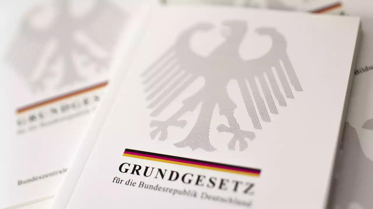 Studie - Zufriedenheit mit der Demokratie in Deutschland gewachsen