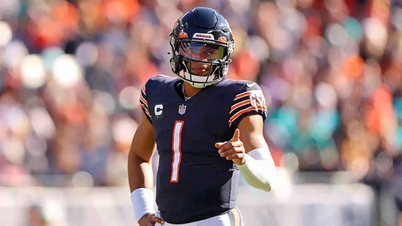 Chicago Bears quarterback Justin Fields recognized for record-breaking performance