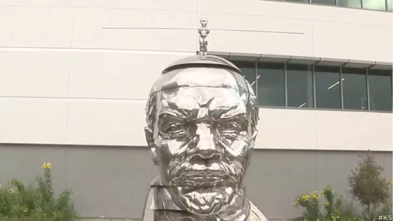 Explosion beneath sculpture of Lenin in San Antonio puzzles passersby