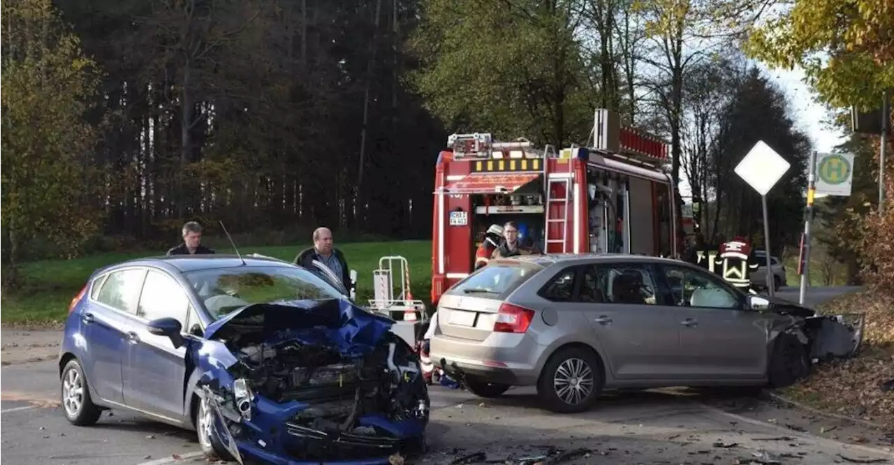 Frontalzusammenstoß in in Waldmünchen: Zwei Menschen verletzt