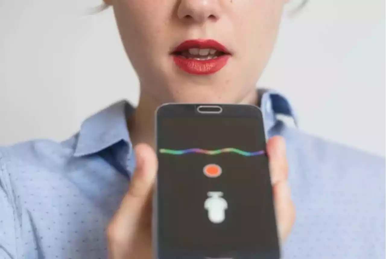 Cómo están usando los españoles los asistentes de voz: lo que deben aprender los marketeros