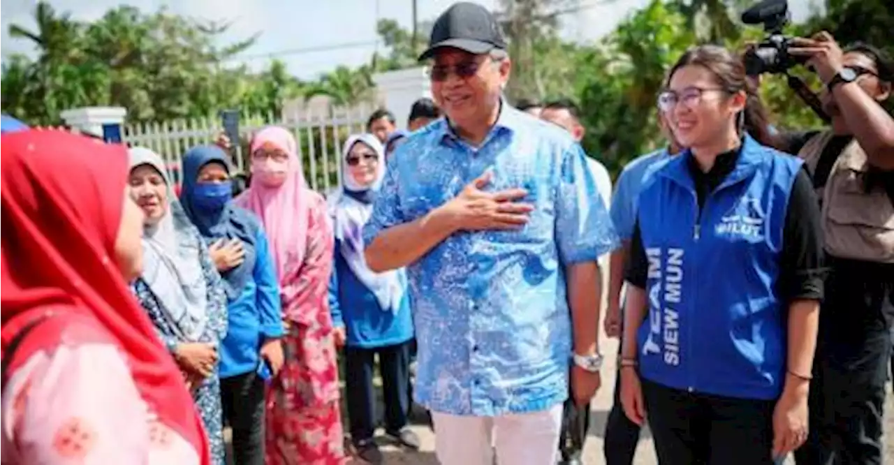 Give young BN candidates a chance: Annuar