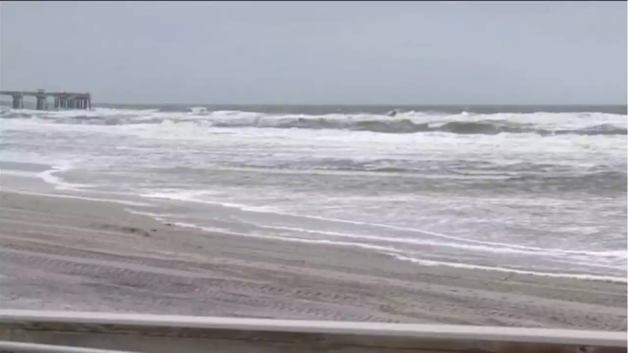 In preparation for Nicole, Jacksonville Beach Ocean Rescue issues beach safety alert through weekend